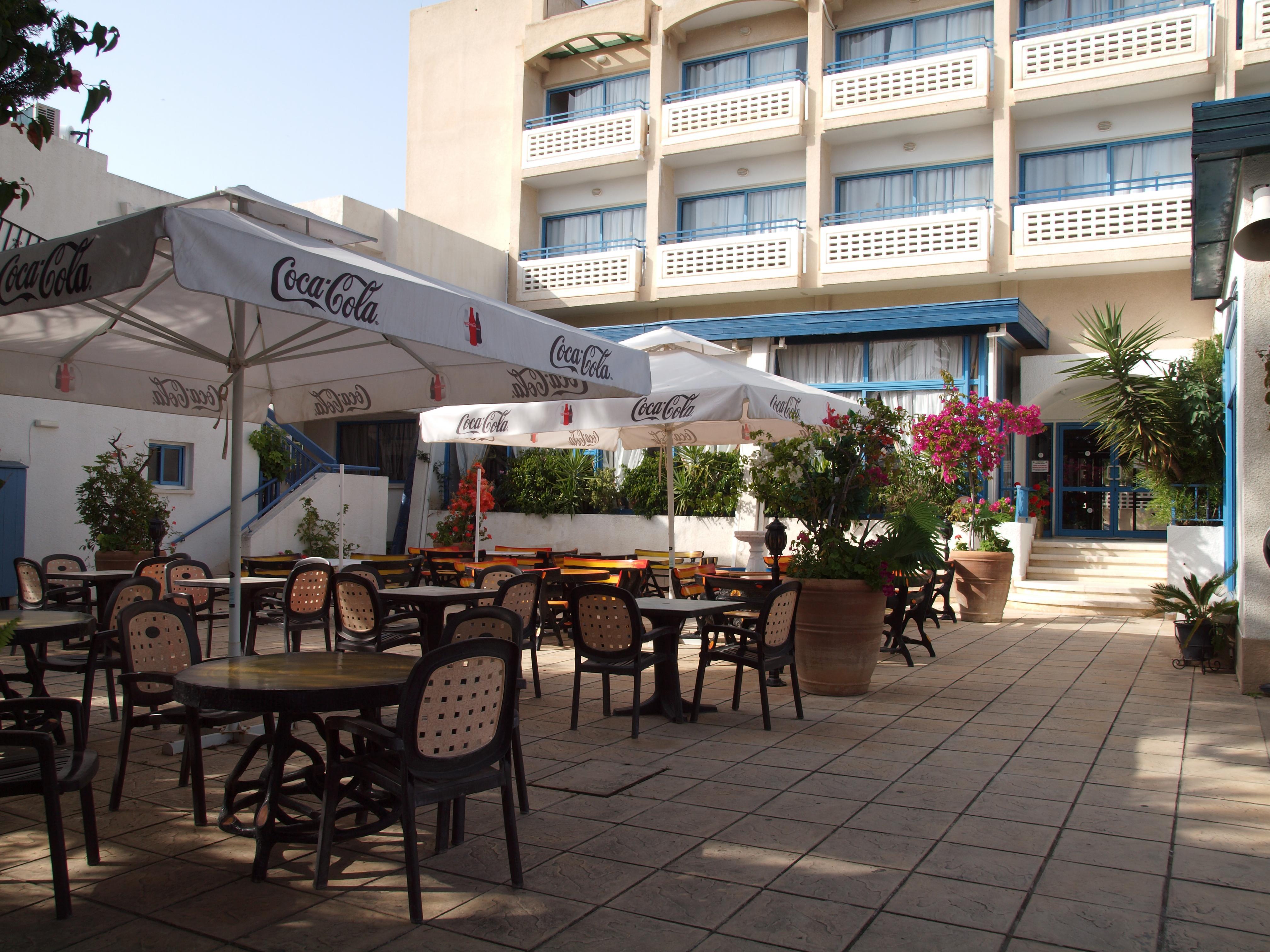 Paphiessa Hotel & Apartments Пафос Екстериор снимка