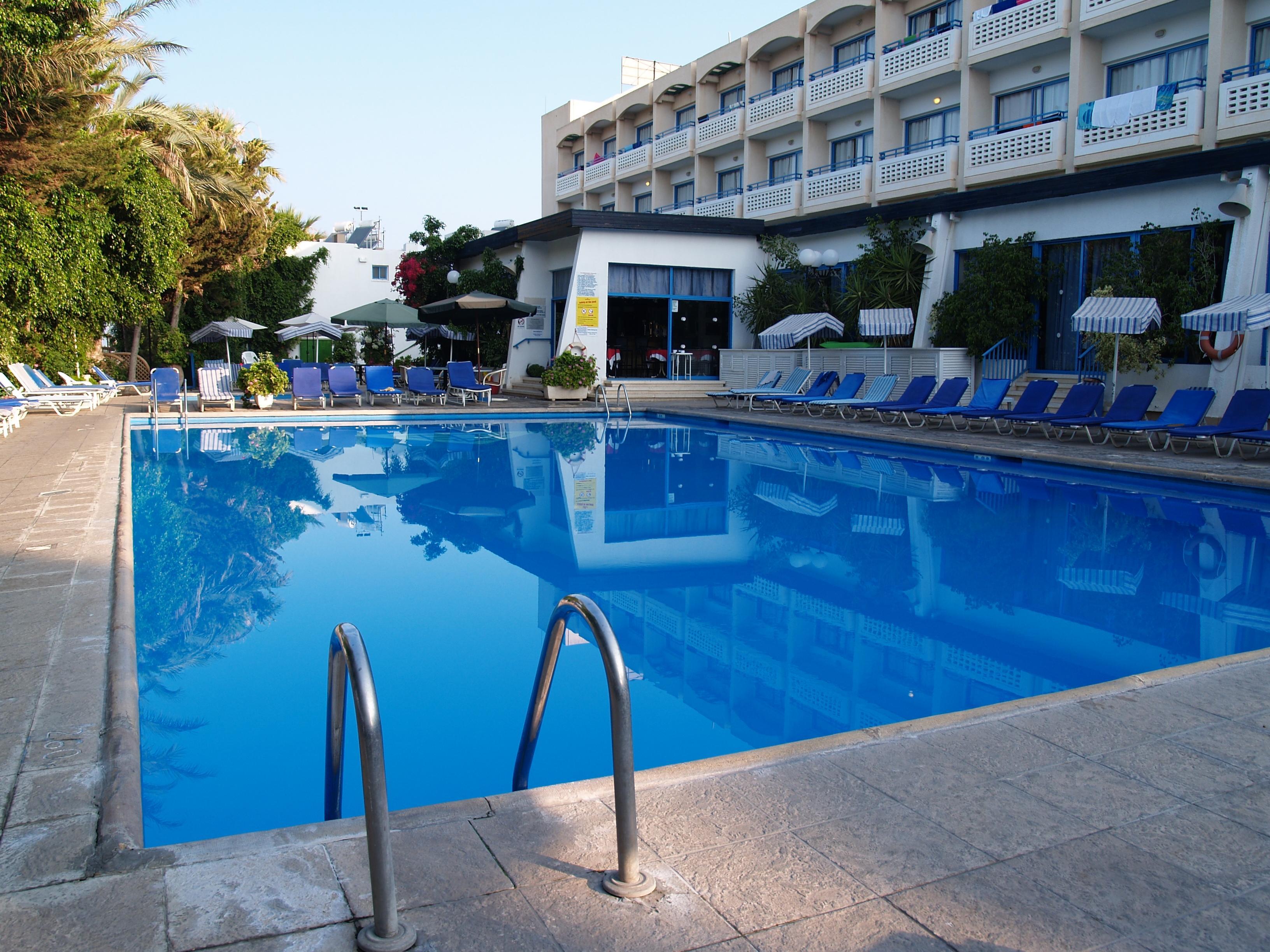 Paphiessa Hotel & Apartments Пафос Екстериор снимка