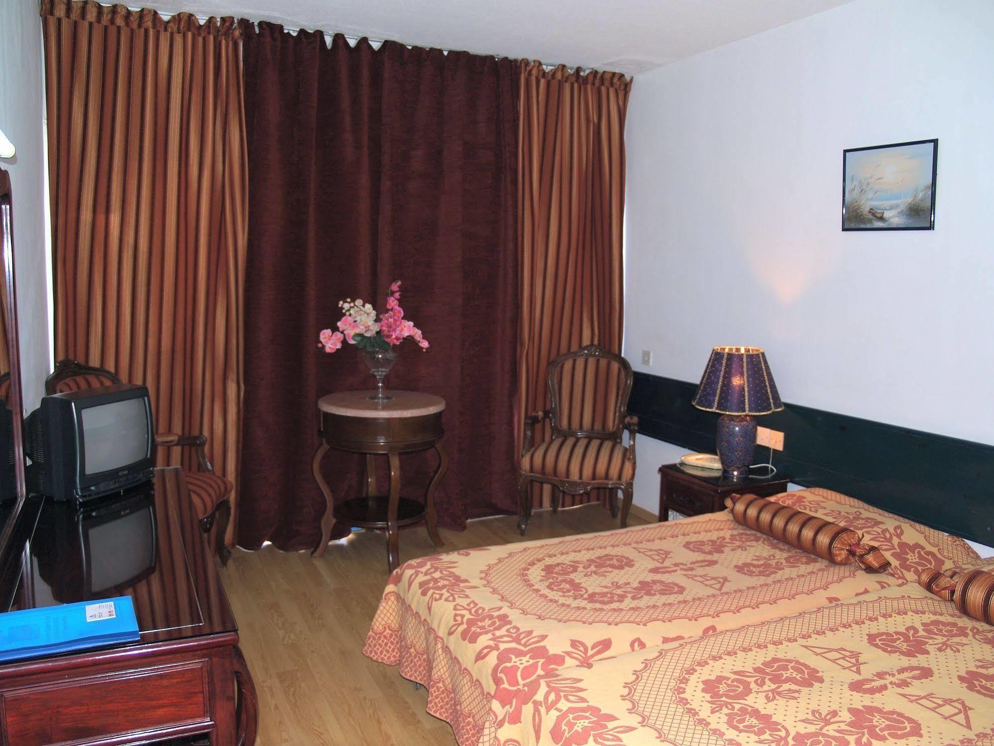 Paphiessa Hotel & Apartments Пафос Екстериор снимка